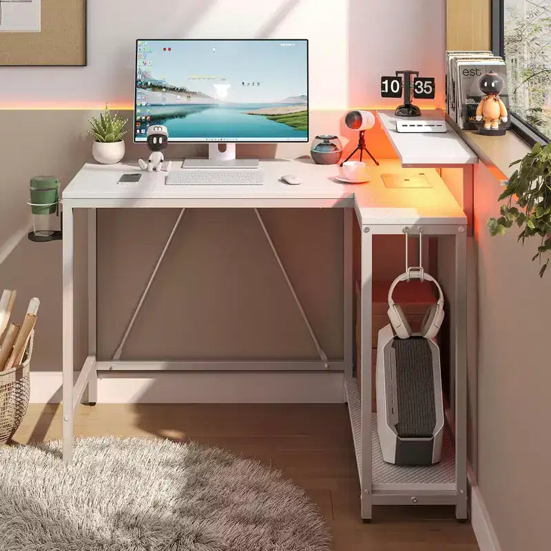 Bureau gaming en forme de L réversible de 42 pouces avec support d'écran, lumières LED, crochet pour casque et étagères de rangement, bureau de télétravail