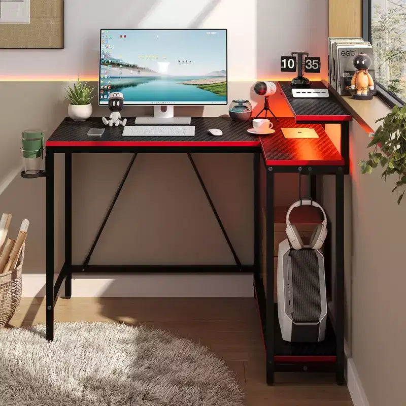 Bureau gaming en forme de L réversible de 42 pouces avec support d'écran, lumières LED, crochet pour casque et étagères de rangement, bureau de télétravail