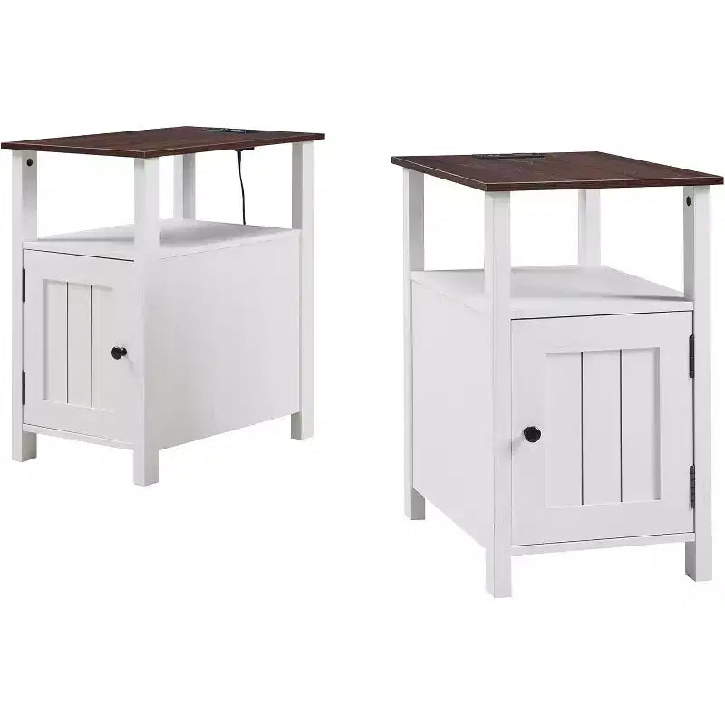 Ensemble de 2 tables de chevet de ferme avec station de recharge, tables d'appoint en bois avec porte coulissante et étagères ouvertes pour chambre à coucher, salon