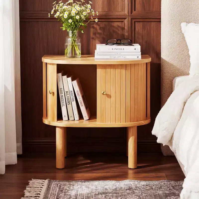 Table de chevet moderne scandinave en bois incurvé avec portes coulissantes à lattes