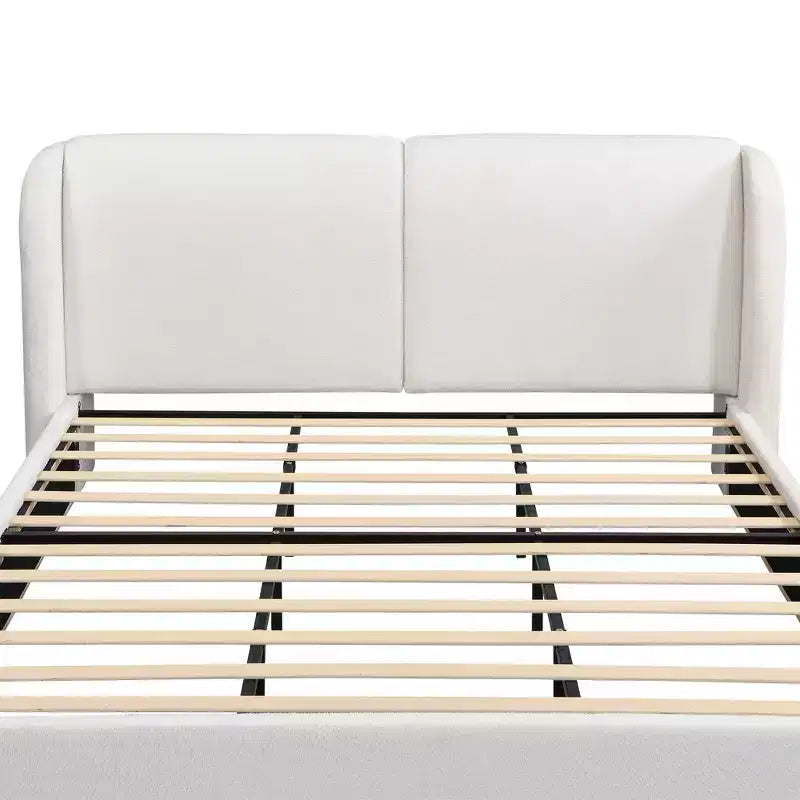 Cadre de lit King moderne avec tête de lit double oreiller, rembourré, tissu bouclé doux, design latéral ailé, lattes en bois massif