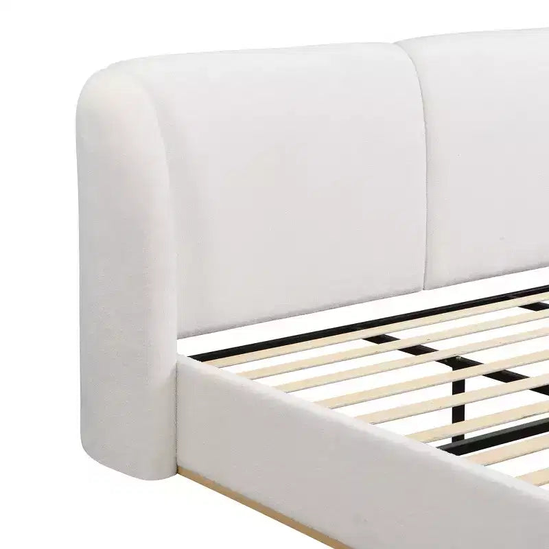 Cadre de lit King moderne avec tête de lit double oreiller, rembourré, tissu bouclé doux, design latéral ailé, lattes en bois massif