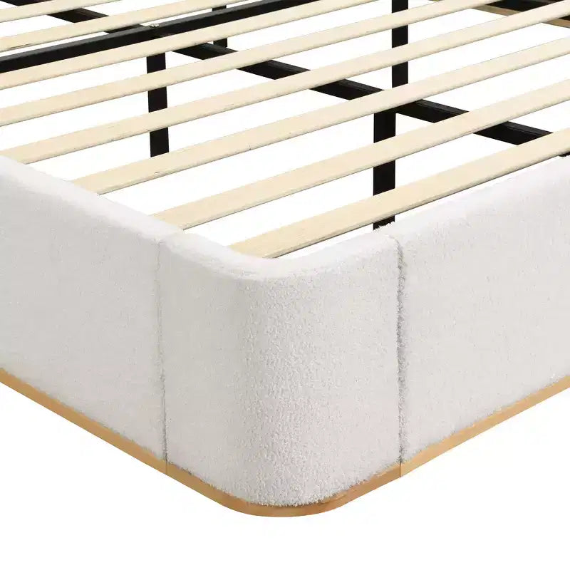 Cadre de lit King moderne avec tête de lit double oreiller, rembourré, tissu bouclé doux, design latéral ailé, lattes en bois massif