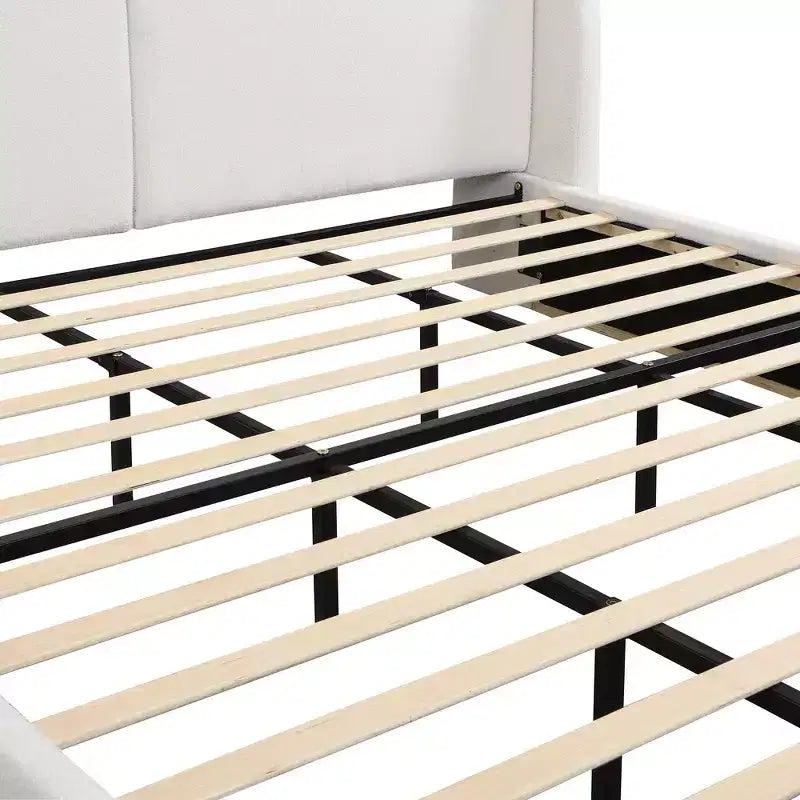 Cadre de lit King moderne avec tête de lit double oreiller, rembourré, tissu bouclé doux, design latéral ailé, lattes en bois massif