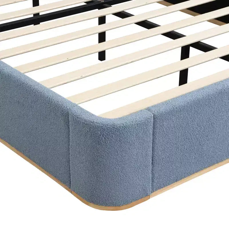 Cadre de lit King moderne avec tête de lit double oreiller, rembourré, tissu bouclé doux, design latéral ailé, lattes en bois massif
