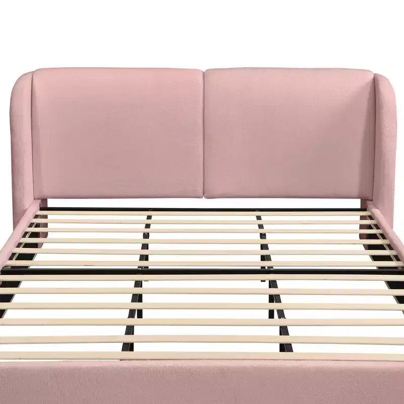 Cadre de lit King moderne avec tête de lit double oreiller, rembourré, tissu bouclé doux, design latéral ailé, lattes en bois massif