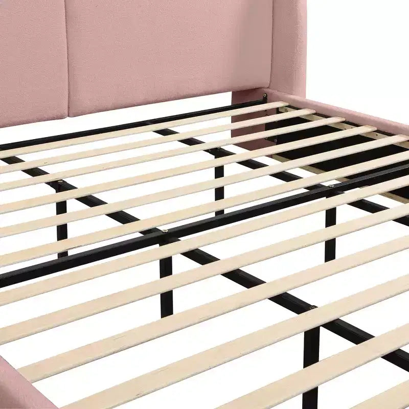 Cadre de lit King moderne avec tête de lit double oreiller, rembourré, tissu bouclé doux, design latéral ailé, lattes en bois massif