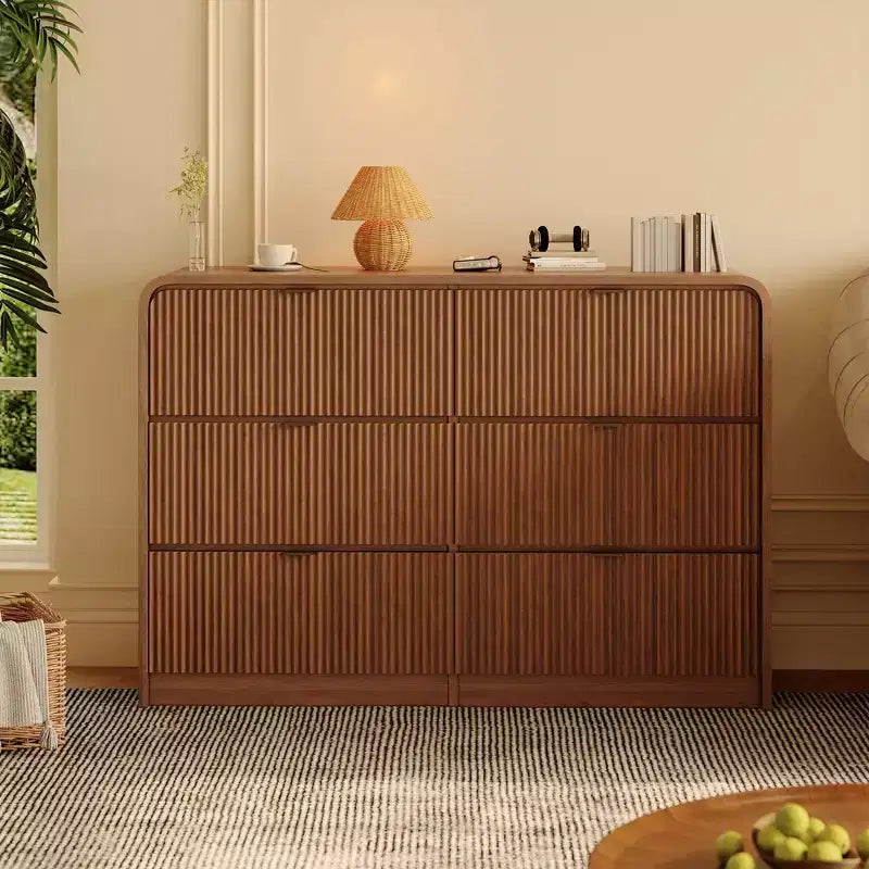 Commode à 5 tiroirs cannelés pour chambre à coucher, commode moderne de 120,9 cm de hauteur avec bords arrondis et poignées métalliques, organisateur de rangement en bois pour salon