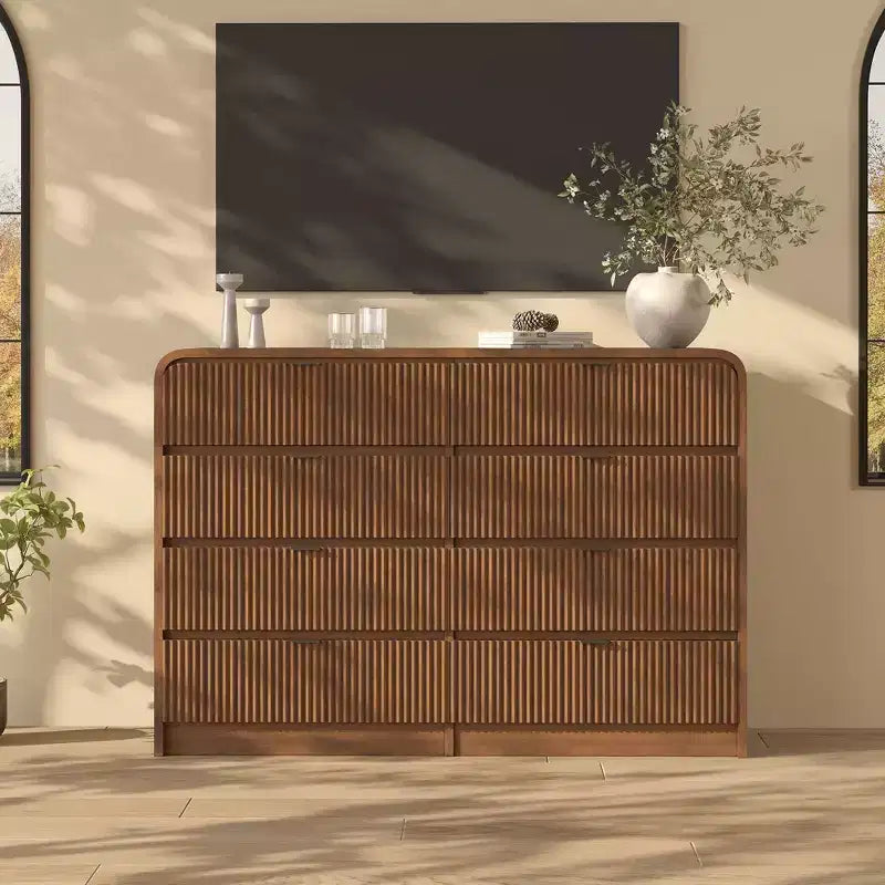 Commode à 5 tiroirs cannelés pour chambre à coucher, commode moderne de 120,9 cm de hauteur avec bords arrondis et poignées métalliques, organisateur de rangement en bois pour salon